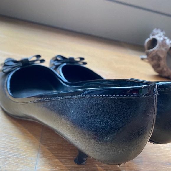 greenwich black leather heels with bows - Picture 3 of 4